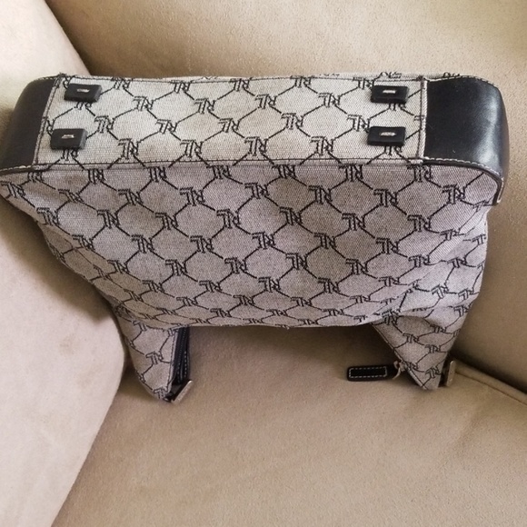 Ralph Lauren Small Hobo Shaped Bag. Classic - Picture 2 of 4